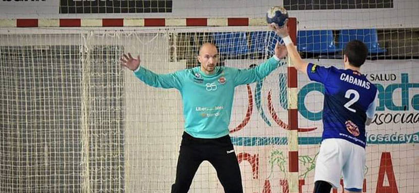 Черногорский голкипер Миле Миюшкович продолжит карьеру в испанском "Бургосе" (Д2)