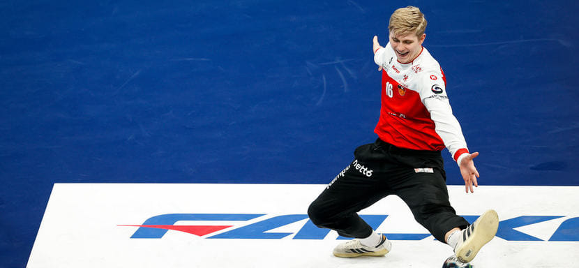 ЧЕ-2022. Сэйв экс-мешковца Ивана Пешича вошел в пятерку лучших вратарских спасений по итогам матчей среды (ВИДЕО)