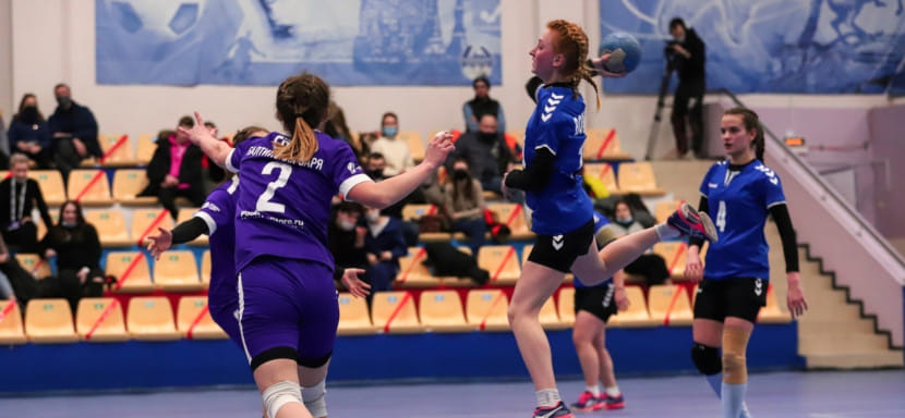 Играй, страна! Женская первая лига. Жаркий уик-энд в Медведовской и немного о "Севере"