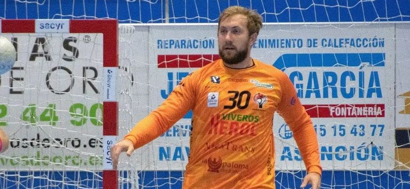 Испания. Голкипер "Навы" Дмитрий Потоцкий в очередной раз отметился сэйвом, который попал в пятерку лучших по итогам тура (ВИДЕО)