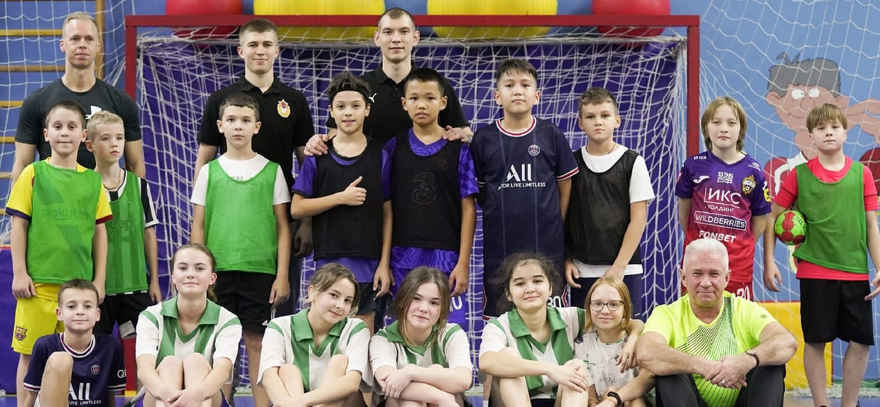 Olimpbet Суперлига. Гандболисты ЦСКА Денис Афонин и Дмитрий Ионов провели мастер-класс для учеников 5-8 классов школы 851 (ФОТО)