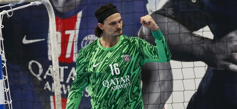 Датский вратарь Янник Греен продлил контракт с "ПСЖ". Летом к парижанам присоединится его соотечественник Миккель Лёвквист