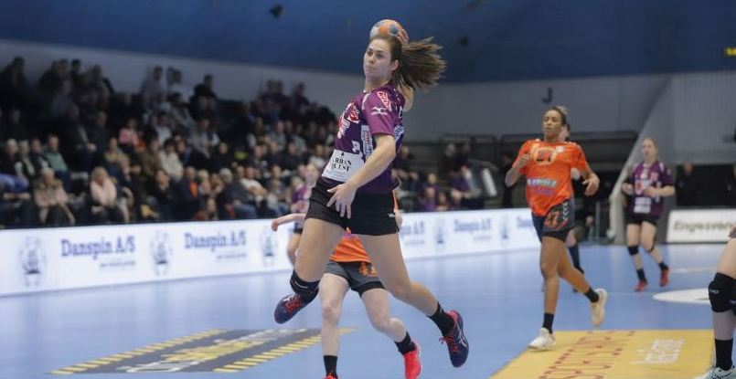 Дания. Обладатель Кубка страны "Хернинг-Икаст" потерял очки в выездном матче с "Аяксом"