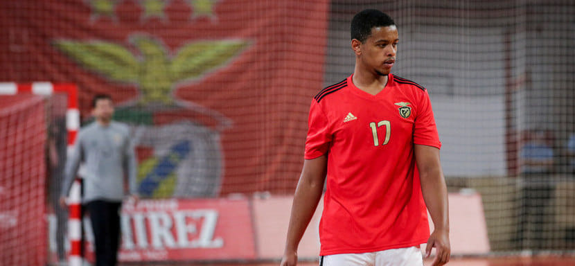 Испания. Последним новичком "Куэнки" стал 21-летний правый полусредний из Португалии Гильерме Тавареш