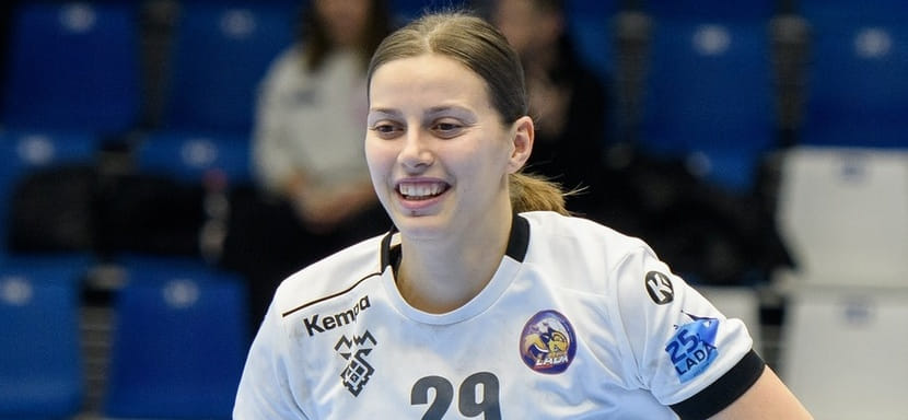 Olimpbet Суперлига. Правая полусредняя Валерия Ганичева стала лучшей гандболисткой "Лады" в ноябре