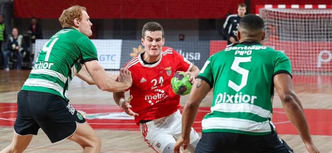 Европейская лига. На старте заключительного тура вышедшая в плей-офф из группы "А" "Бенфика" на выезде обыграла "Веспрем" ККФТ