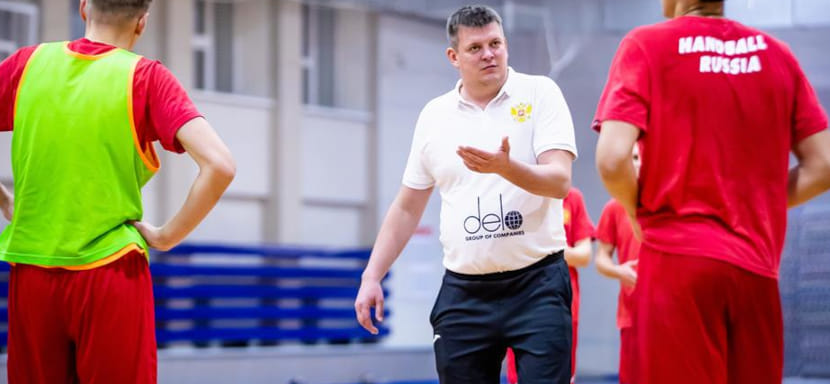 Юрий Орлов: "Вызвали поменьше игроков специально под игры в Минске. Решили в матчах с Беларусью проверить новичка Кирилла Колмыкова"