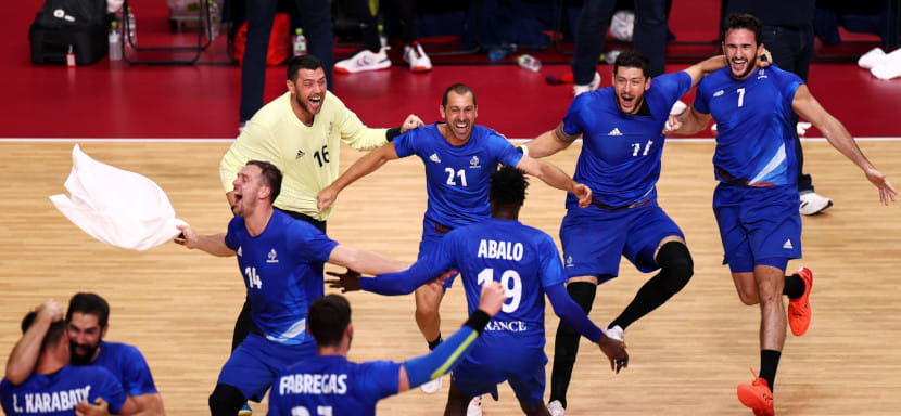 Олимпиада. Сборная Франции после побед мужской и женской гандбольных сборных в Токио повторила достижения Советского Союза и Югославии
