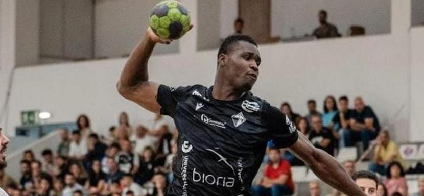 Испания. 22-летний Абдула Моди из Того с ростом 2,11 метра пополнил состав "Логроньо"