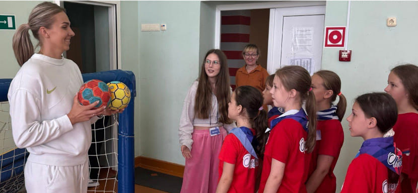 Olimpbet Суперлига. Генеральный директор АГУ-"Адыиф" Светлана Кожубекова и капитан Людмила Баскакова провели мастер-класс для "Орлят России"