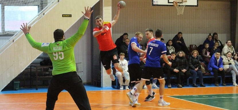 Беларусь. БГУФК-СКА и "Кронон" выиграли первые матчи у оппонентов за право сыграть в "финале четырёх" Кубка страны