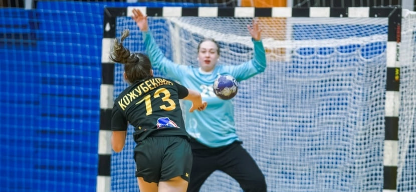 В женском чемпионате России состоится одна игра: майкопский АГУ-"Адыиф" принимает звенигородскую "Звезду"