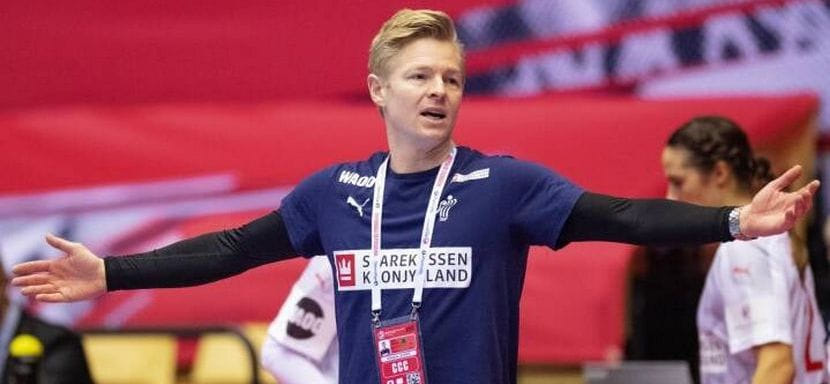 ЧЕ-2020. Тренер женской сборной Дании Йеспер Йенсен оштрафован на тысячу евро за оскорбительные замечания в адрес судей матча за 3-е место