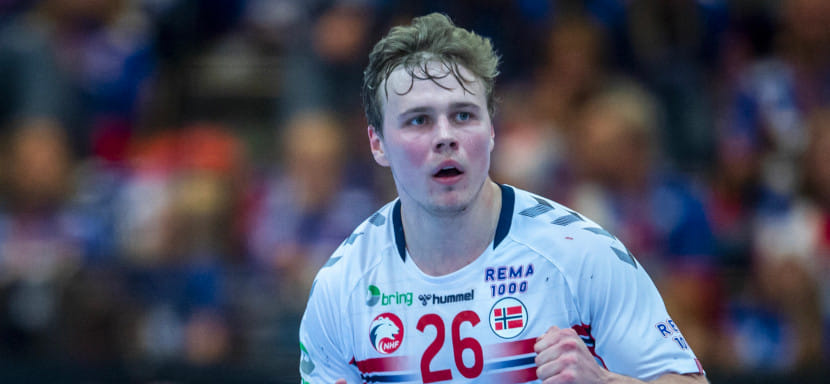 Трансферный слух. Левый полусредний сборной Норвегии Симен Петтерсен в межсезонье сменит "Эльверум" на датский "Скьерн"