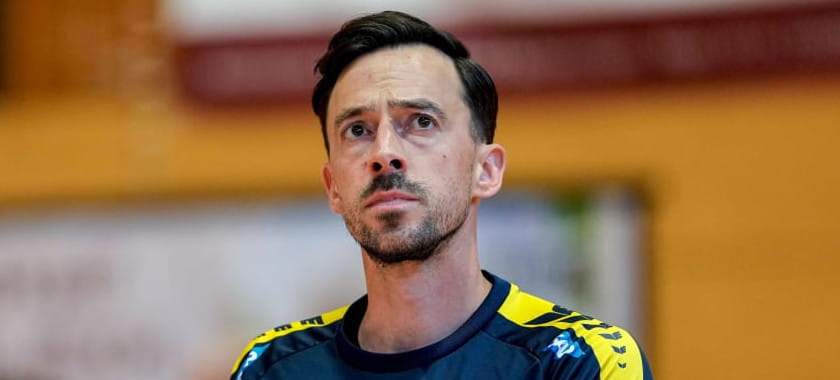 Правый крайний "Райн Лёвен" Патрик Грёцки завершит игровую карьеру следующим летом. Он останется в структуре клуба