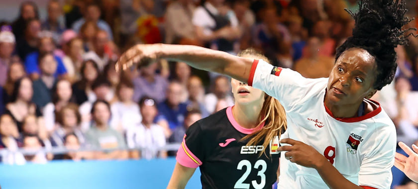 Женская сборная Анголы уверенно обыграла команду Испании, набрав первые очки на ОИ-2024. У коллектива Амброса Мартина два поражения