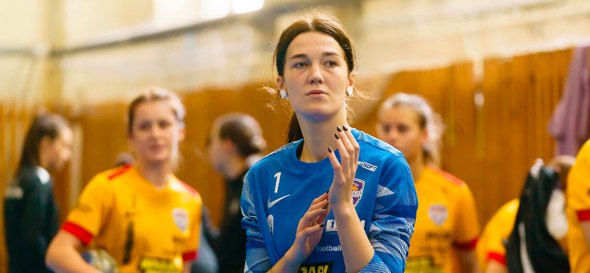 Высшая лига. Ксения Шармакова: "Несколько девчат накануне матчей словили ангину, пришлось играть через "не могу"