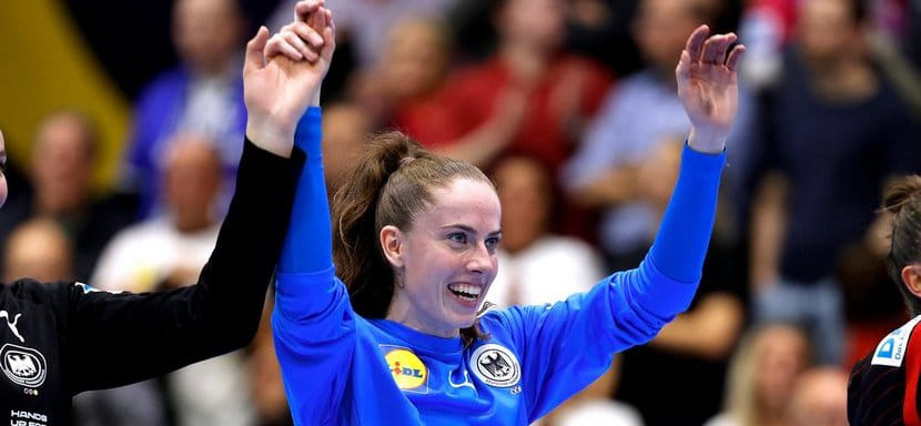 Дортмундская "Боруссия" сохранила вратаря сборной Германии Сару Вахтер