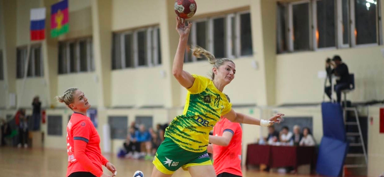 Olimpbet Cуперлига. В праздник единства тайм — одним, тайм — другим. Но с очками — только "Кубань"