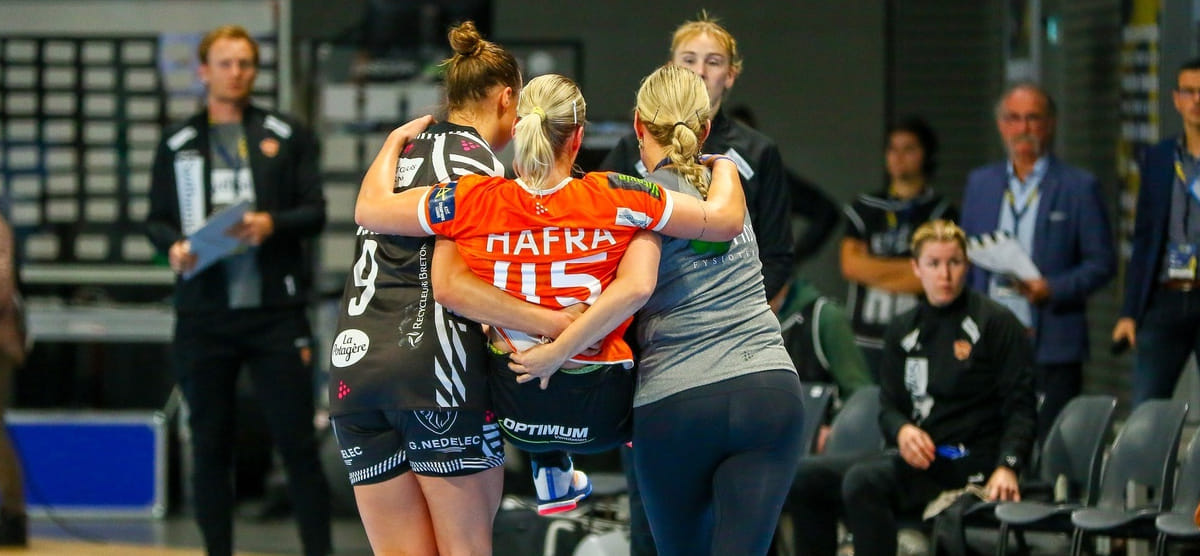 Лига чемпионов. Левая полусредняя "Оденсе" и сборной Венгрии Ноэми Хафра порвала крестообразные связки и пропустит Евро-2022