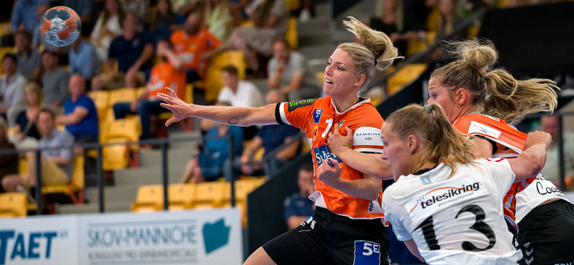 Дания. 15 голов нидерландок Лоис Аббинг и Никке Гроот помогли "Оденсе" одолеть "Эсбьерг" на старте полуфинальной серии до двух побед