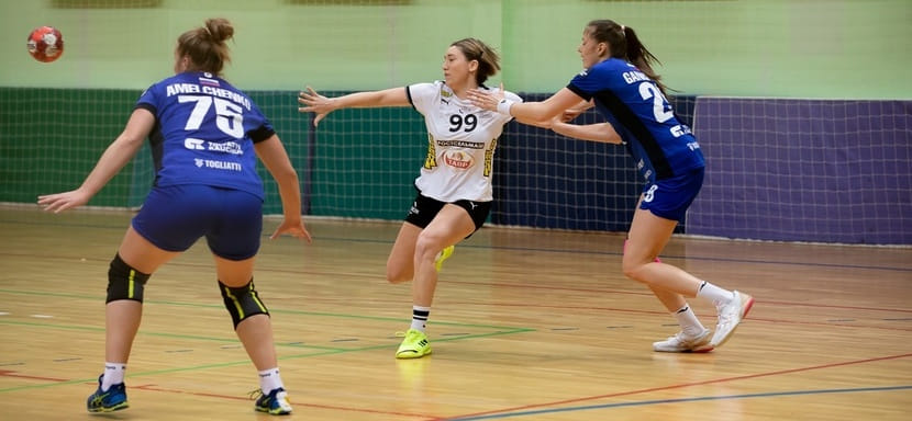 "Zvezda Handball Cup". Сегодня состоятся матчи второго тура товарищеского турнира в Рузе. Ростовчанки утром лепили снеговиков (ФОТО)
