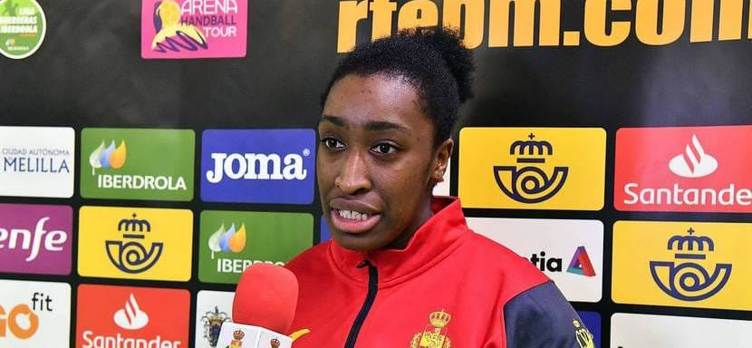 Франция. "Флери" объявил о подписании испанской линейной "Нанта" Кабы Гассамы и правой крайней "Меца" Жюли Ле Блевек