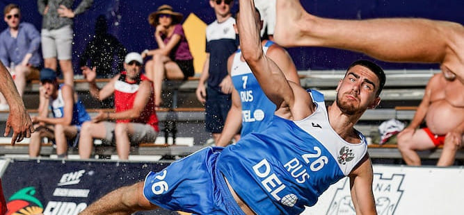 Пляжный гандбол. Мужская сборная России сыграет в четвертьфинале с французами, а женская команда завершит утешительный раунд встречей с болгарками