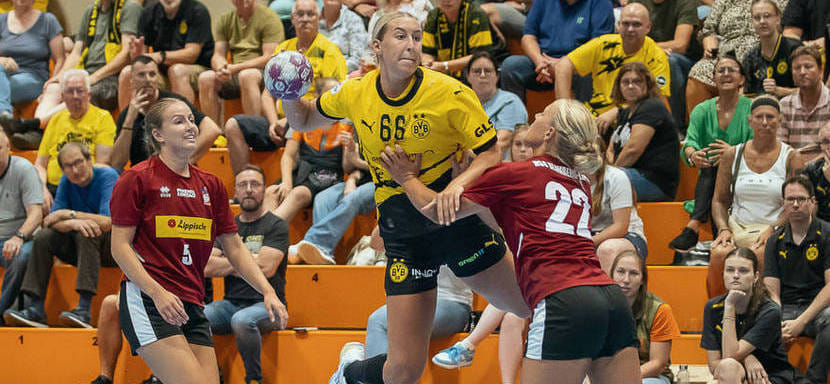 Германия. Левая полусредняя дортмундской "Боруссии" Дана Блекманн получила серьёзную травму колена