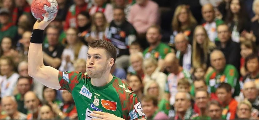 Левый полусредний "Магдебурга" Элвар Йонссон, получивший травму на ЧЕ-2026, успешно прооперирован