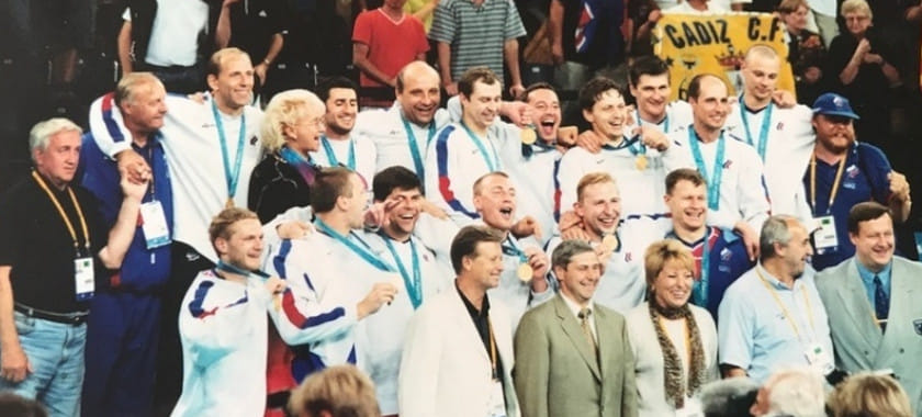 "Для Юры Розанова гандбол был сродни футболу и хоккею". Сергей Наумов вспоминает Сидней-2000 и "людей в чёрном"