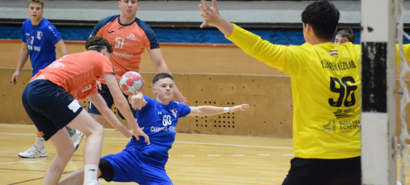 "Комло" в дебютном матче нового сезона чемпионата Венгрии дома обыграл команду НЕКА. У Мате Менихарта девять голов