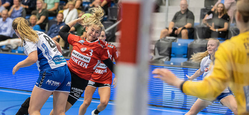 Дания. 26-летняя линейная Кайя Камп продлила контракт с "Эсбьергом"