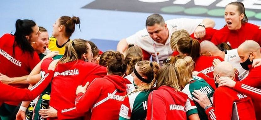 Олимпийская квалификация. В первом матче венгерки разгромили сборную Казахстана. Крайняя Виктория Лукач забросила 7 голов