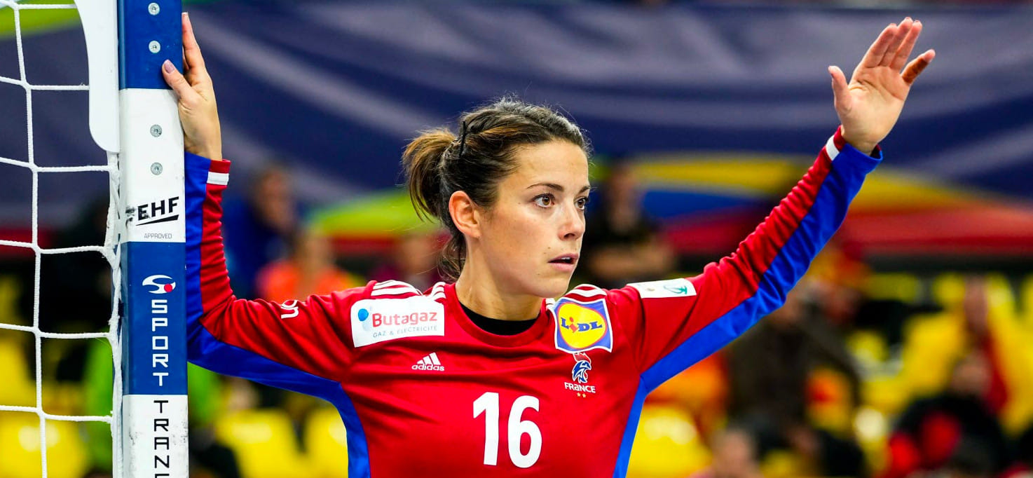 Франция. Клеопатра Дарлё после сотрясения мозга: "Прошло столько времени, но по-прежнему испытываю головные боли. Но постепенно всё улучшается"