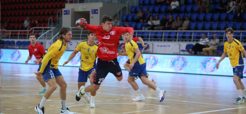 Украина. "Мотор" разгромил ЦСКА, забросив 50 мячей. В других матчах викторий добились "Карпаты" и "Одесса"