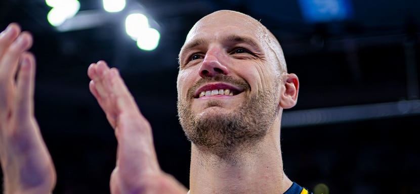 Правый полусредний сборной Швеции Лукас Санделль летом покинет "Райн Лёвен". Он продолжит карьеру в венгерском "Пике"