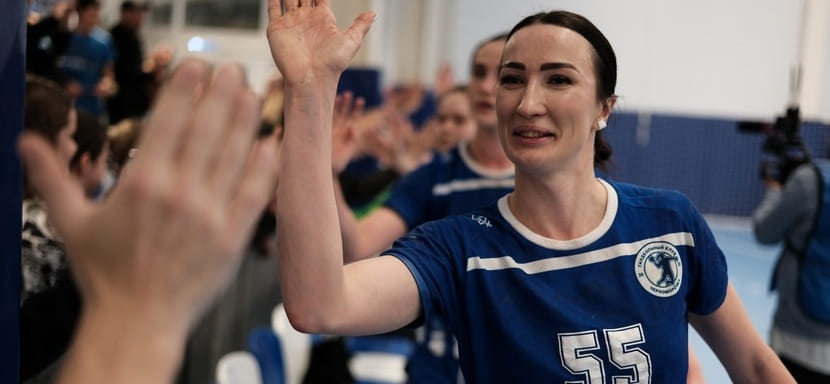 Полусредняя "Черноморочки" Наталья Никитина открыла футбольный матч между "Черноморцем" и "Уралом" (ВИДЕО)