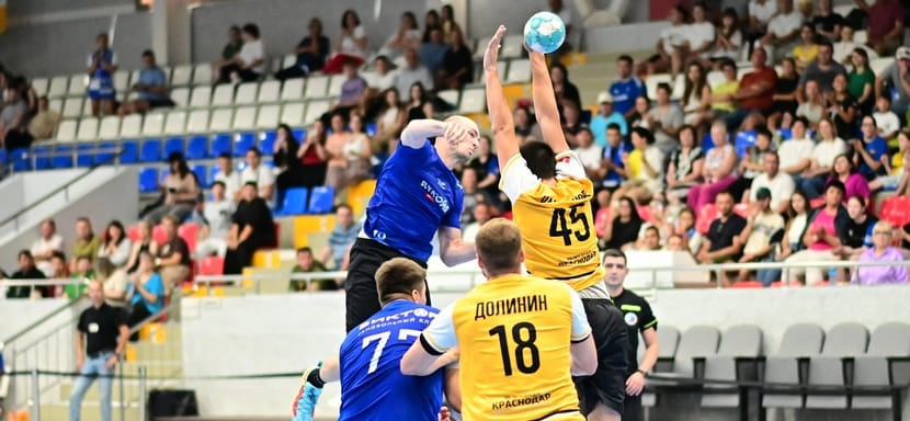 Ставропольский "Виктор", СГАУ-"Саратов", краснодарский СКИФ и астраханское "Динамо" сегодня вступают в борьбу за победу на Кубке Лаврова