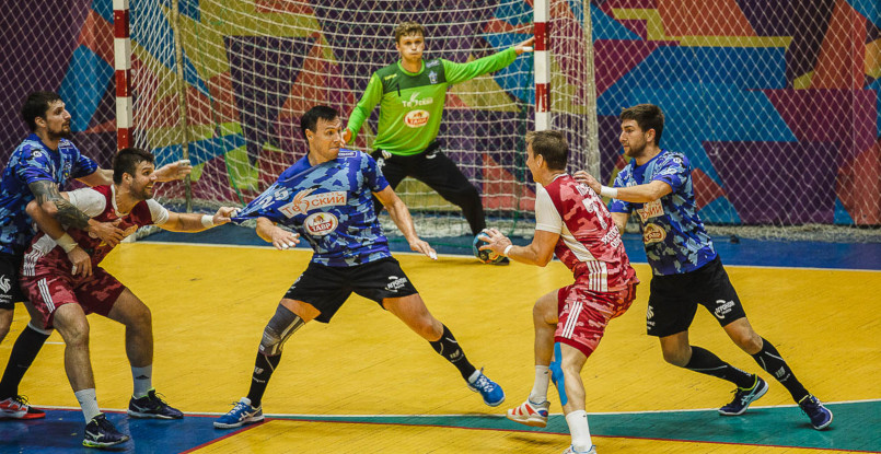 Суперлига. Цель видят, препятствий не замечают. Сказано о "Неве" и "Викторе"