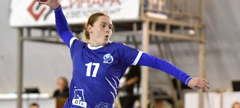 Стефания Белолипецкая: "Кулешов, увидев меня в гололёд на костылях, воскликнул: "Ты в своём уме?"