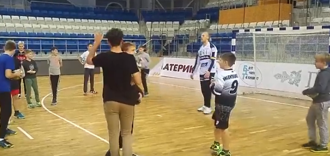 Голкипер "Райн Левен" Микаэль Аппельгрен после победы над СКА в Кубке ЕГФ покорил сердца минских мальчишек (ВИДЕО)