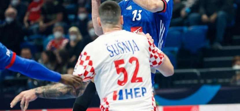 ЧЕ-2022. После матча с французами коронавирусом заразились хорваты Леон Шушня и Ловро Михич. Лука Циндрич должен попасть в состав на игру с сербами