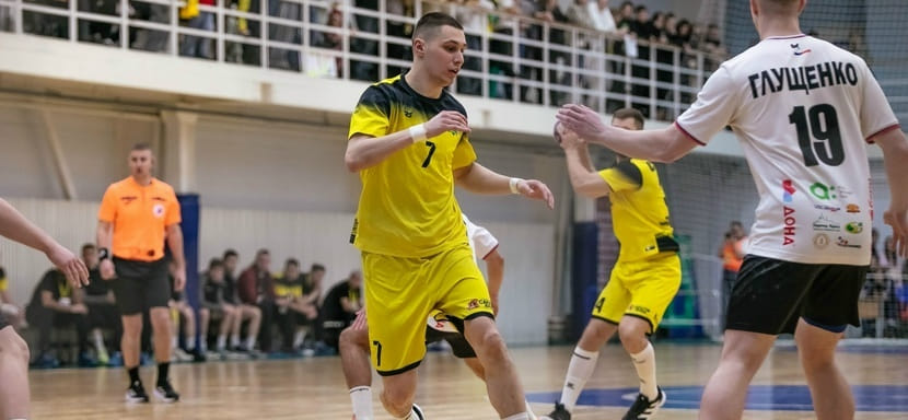 20-летний правый крайний Анатолий Филиппов продолжит защищать цвета саратовских "аграриев"