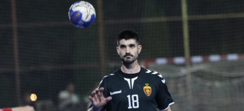 Балканы. “Вардар” просит у бухарестского “Динамо” 100 тысяч евро за переход Эдуардо Гурбиндо. Румынский клуб предлагает 30 тысяч