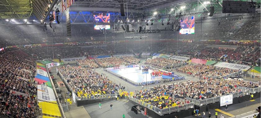 ЧЕ-2024. С "галёрки" в Дюссельдорфе увидели немного, но стали соавторами мирового рекорда