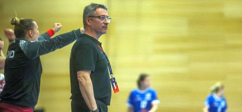 57-летний французский специалист Лоран Безо покинул пост главного тренера румынского "Рапида" Виктории Шамановской