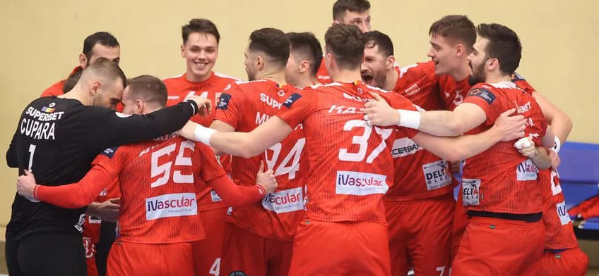 Румыния. В мужском чемпионате страны "Динамо" с Вячеславом Боханом нанесло "Стяуа" самое разгромное поражение в истории дерби