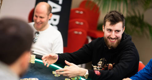 Сын Александра Малиновского Виктор завершил игровую карьеру из-за травм и стал топ-игроком в покер. Он заработал почти 3 миллиона долларов