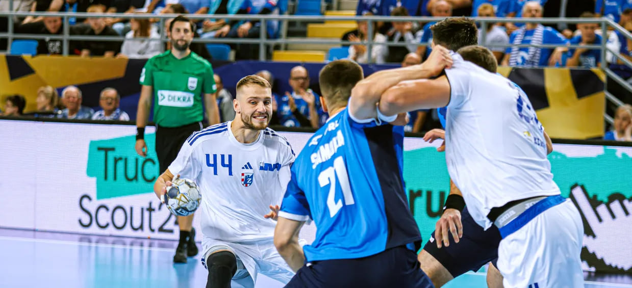 Косоротов победил Белявского, "Динамо" замёрзло в Норвегии. Итоги среды в Лиге чемпионов